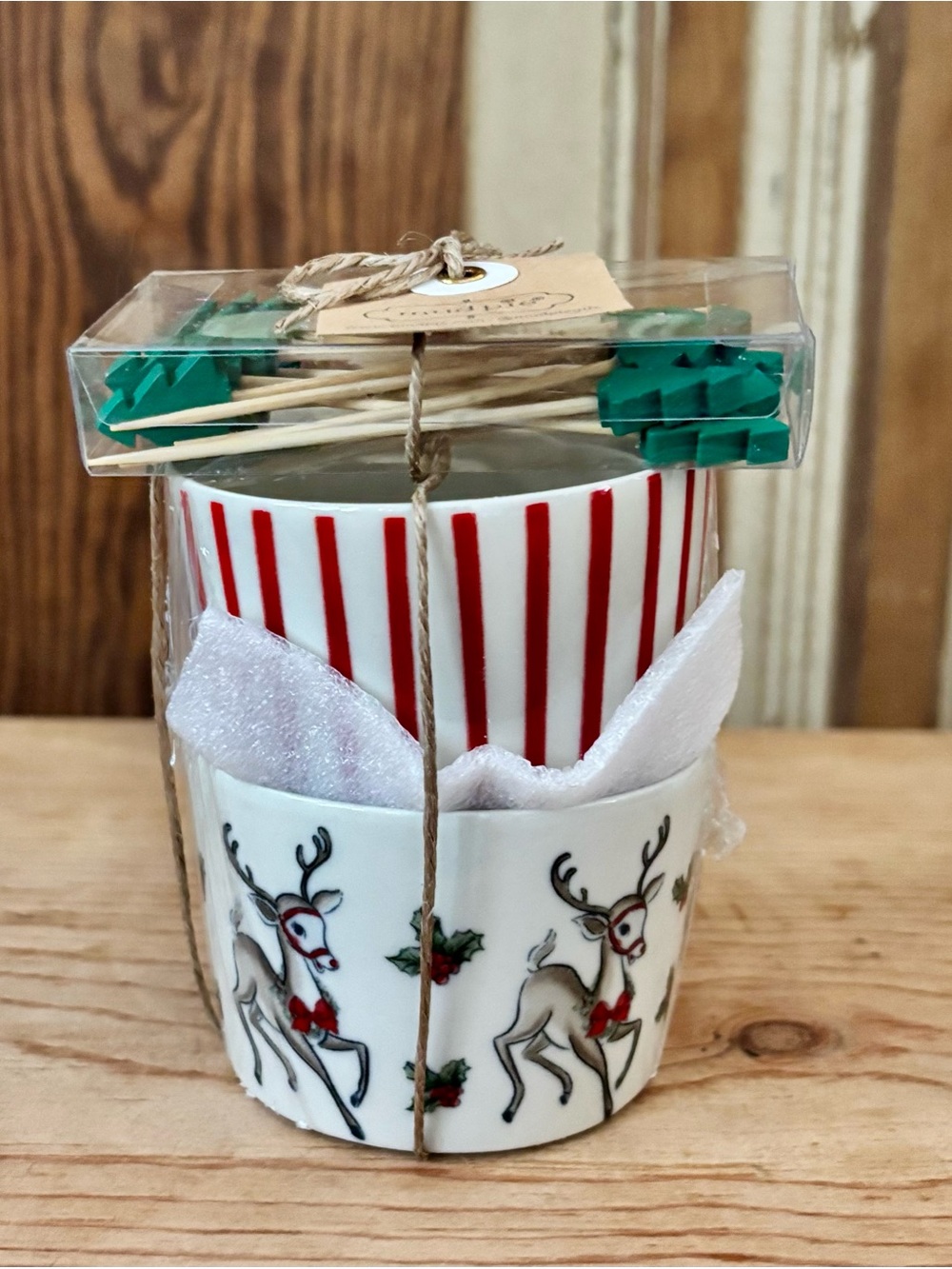 Mud Pie Holiday Reindeer Ceramic Tid Bit Set in Red and Green
